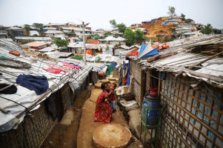 Fire destroys hundreds of Rohingya shanties in Bangladesh camp