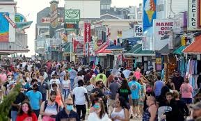 Americans pass pandemic holiday on beaches, in parks as COVID-19 death toll nears 100,000