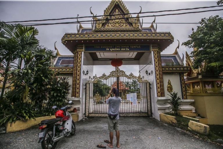 King, Queen wish Buddhists Happy Wesak Day