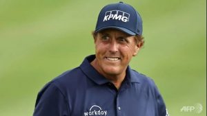 Golf: Mickelson leads Travelers in search of 45th PGA Tour title