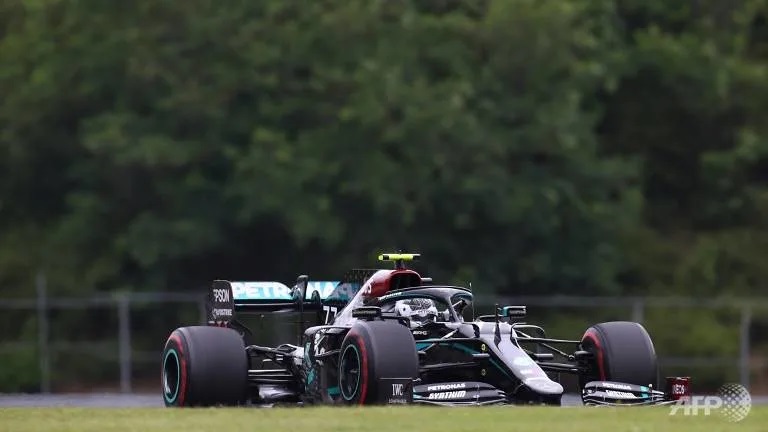 Bottas tops Hamilton in Mercedes one-two in final practice