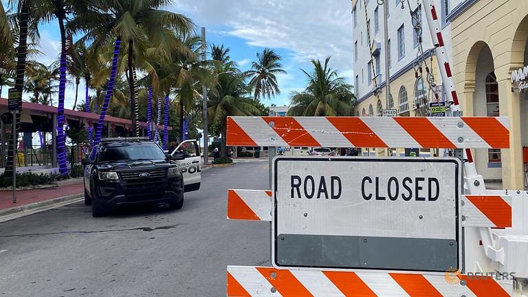 Florida COVID-19 cases soar again, California sees surge stabilise