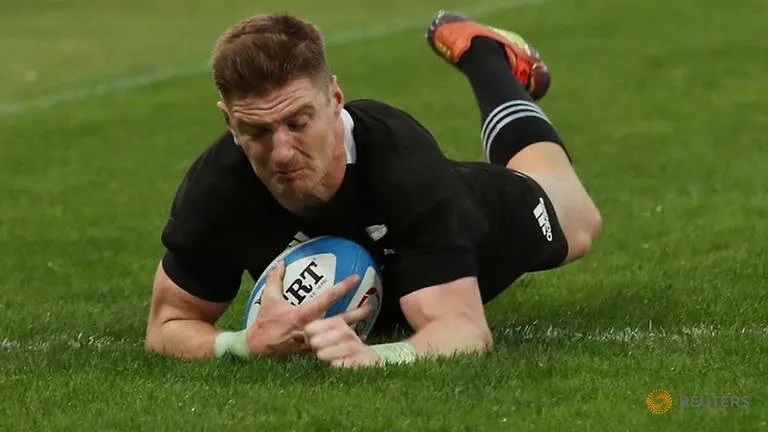 Barrett upstages Barrett as Hurricanes beat Blues