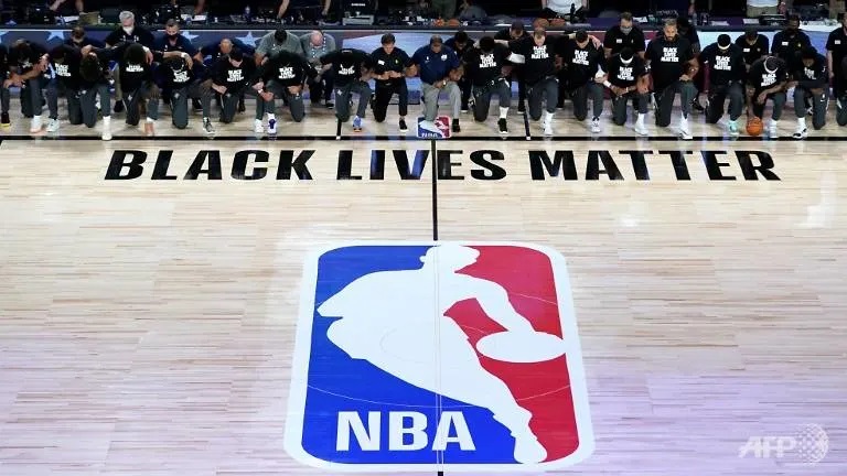 Basketball: Players kneel during anthem as NBA restarts in Florida