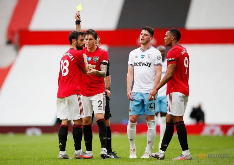Football: Man United held by West Ham to set up tense finale with Leicester