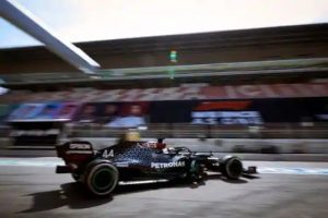 Hamilton fastest on a sweltering Spanish afternoon