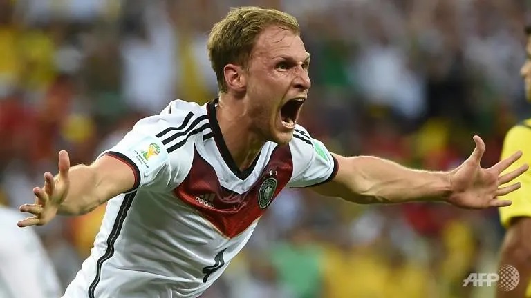 Football: World Cup winner Hoewedes retires at 32