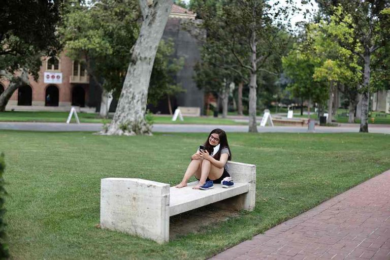 US Covid-19 deaths rise, cases drop for fourth week in a row