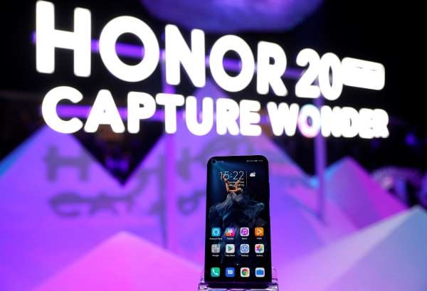 Exclusive: Huawei in talks to sell parts of its Honor smartphone business – sources