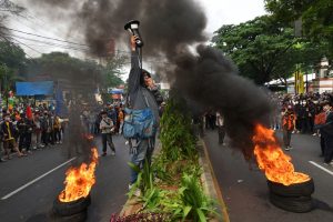 Hundreds held in Indonesia as tempers flare on second day of protests