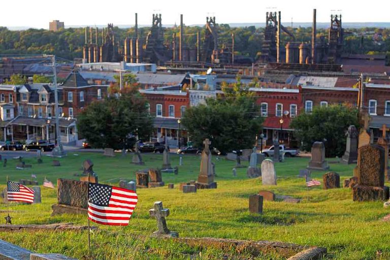 US reports about 300,000 more deaths during pandemic than in typical year