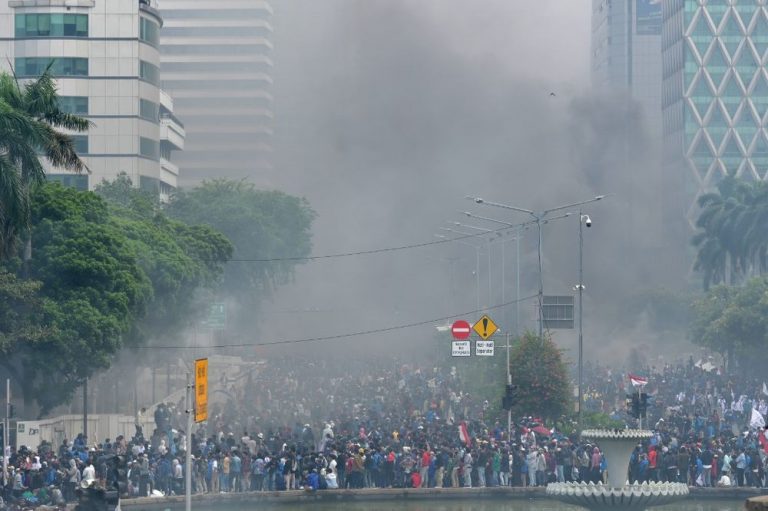 Hundreds arrested as Indonesians protest against new investment bill