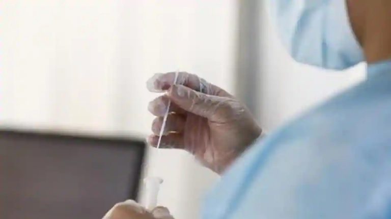 Italy targets bars, restaurants, parties in new virus curbs