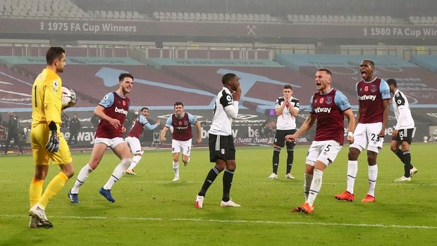 Soucek earns West Ham win as Fulham miss last-gasp penalty