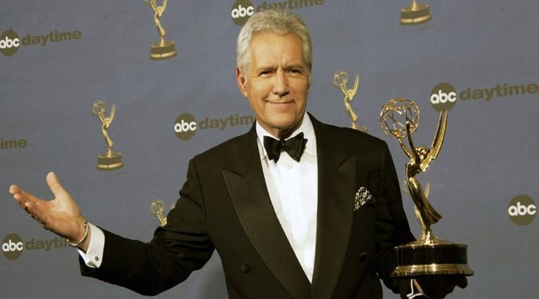 Ryan Reynolds, Viola Davis and others pay tribute to Alex Trebek