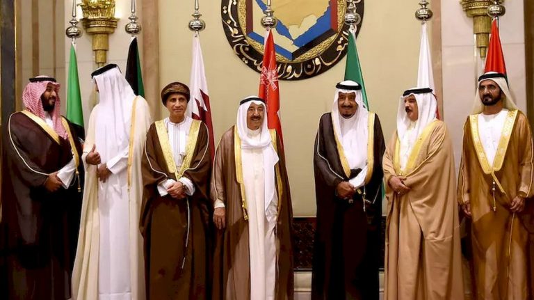 Gulf crisis resolution in balance ahead of summit