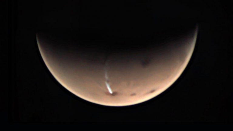 The weird long cloud on Mars is finally revealing some of its secrets