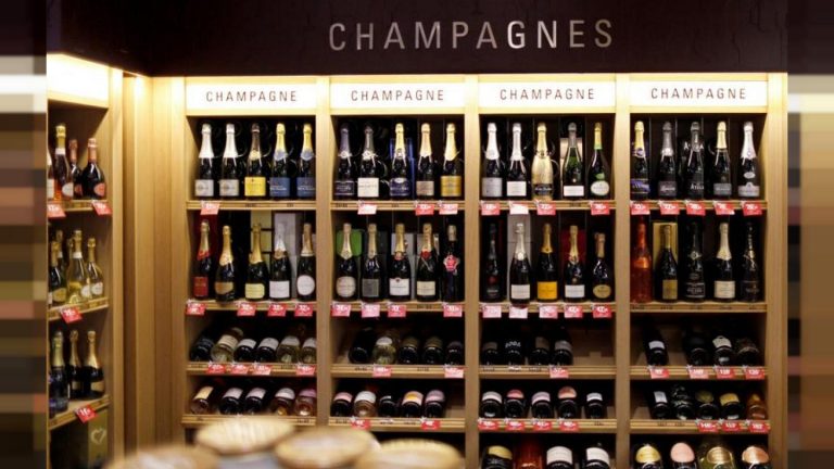 French champagne industry group fumes over new Russian champagne law