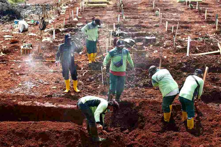 Indonesia reports record Covid-19 deaths of more than 1,000