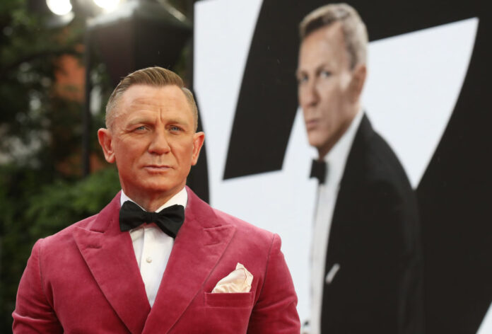 Daniel Craig to receive star on Hollywood Walk of Fame next to Roger Moore