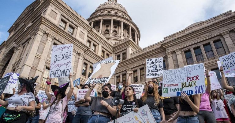 Texas clinic resumes providing abortions after judge blocks law