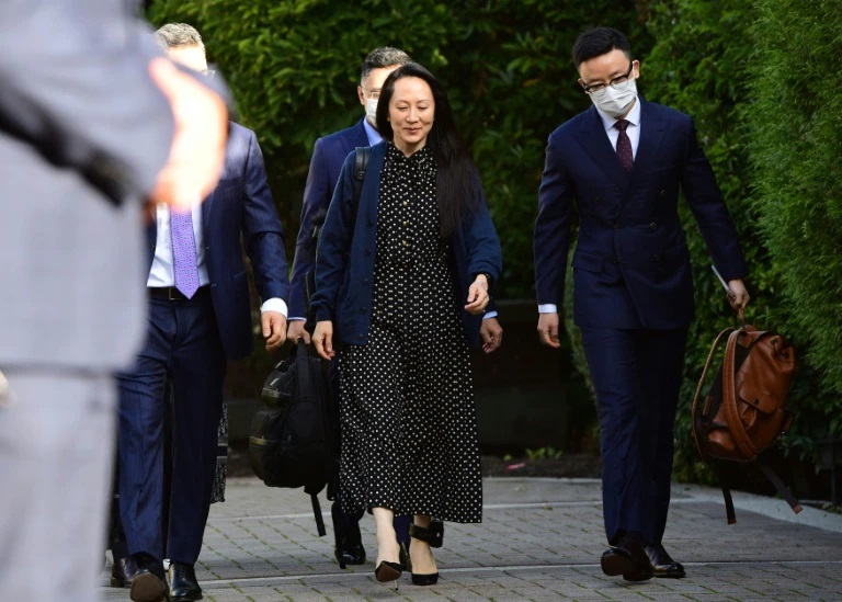 US drops charges against guards on duty when Epstein committed suicide