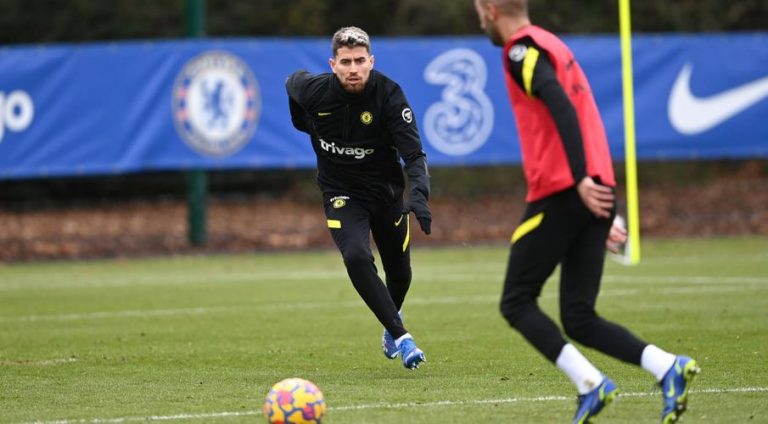 Soccer – Jorginho to ‘play through pain’ in Chelsea midfield crisis