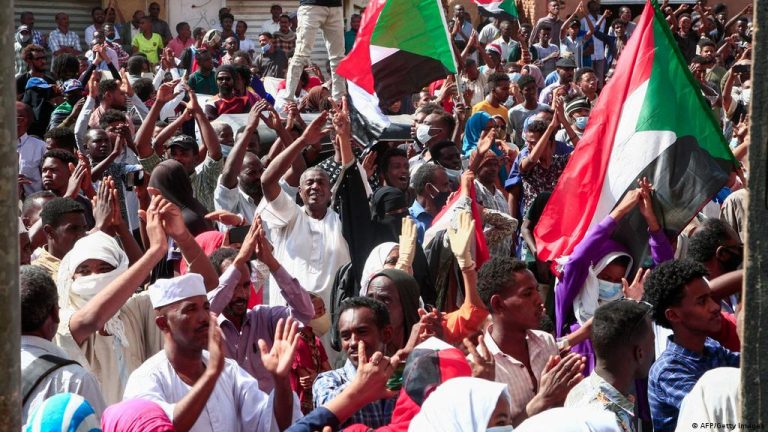 Sudan: Security forces fire tear gas at anti-coup protesters