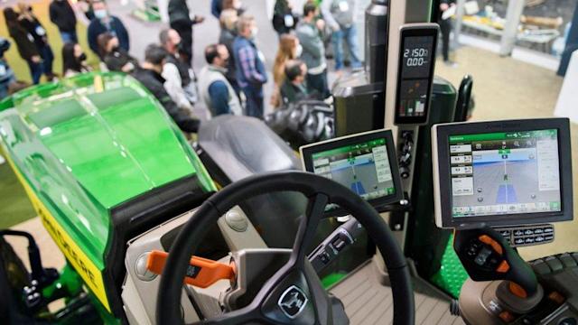 John Deere unveils automated tractor at CES show