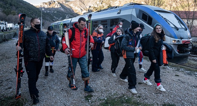 France to ease UK travel restrictions