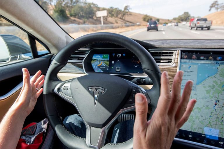 Odd steering wheel and controls trip up Tesla, rivals -Consumer Reports