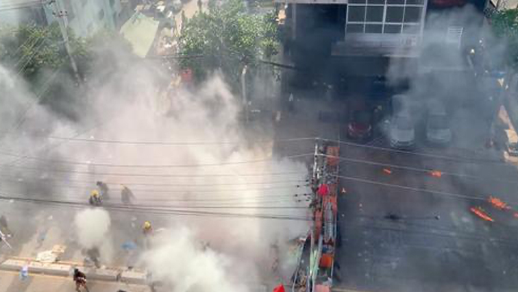 Myanmar army launches air strikes against rebels near Thai border