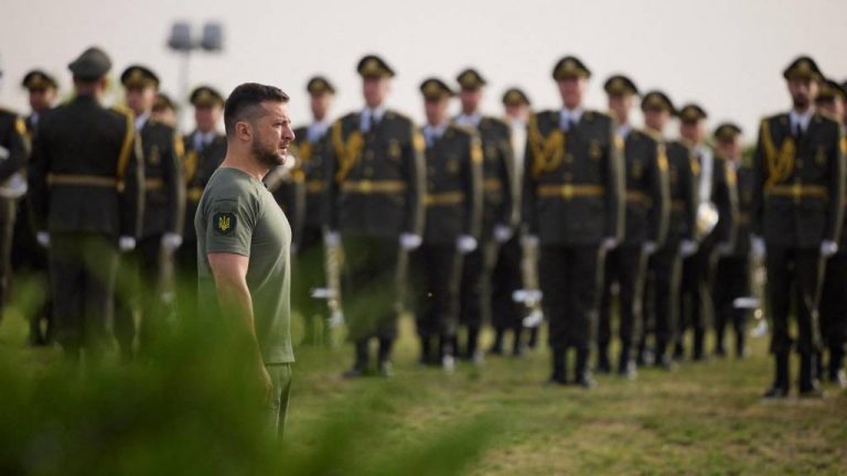 Ukraine warns of powerful response to Russian attacks