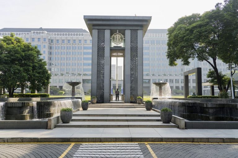 Business  Explainer-How will new Indonesian finance laws change the central bank?