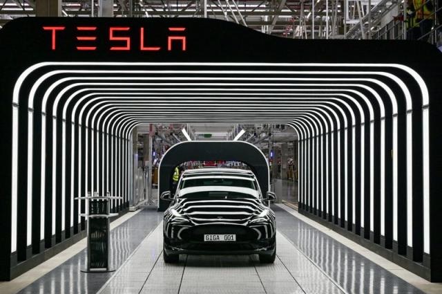 Tesla cuts US prices of Models Y, X, S by $2,000